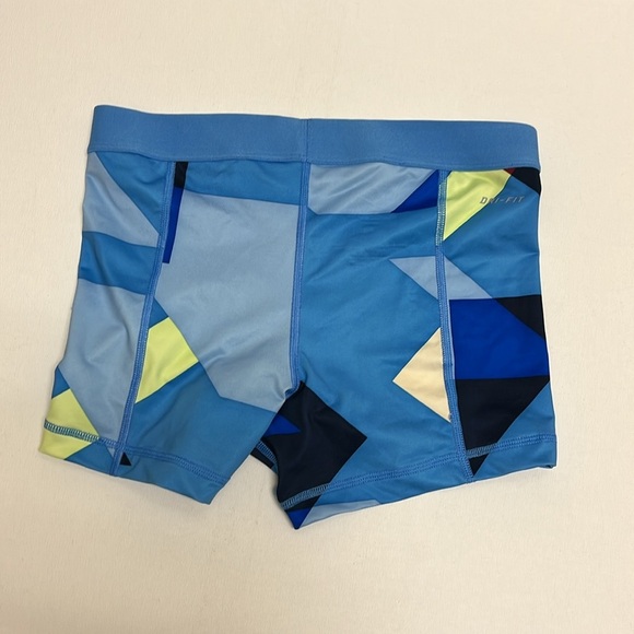 Nike Pro shorts - Picture 2 of 9